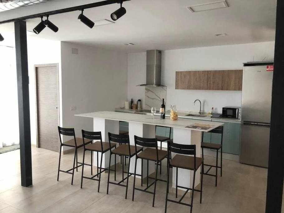 Alojamiento El Pez Casa Con Piscina Climatizada Villafranca de los Caballeros Екстериор снимка