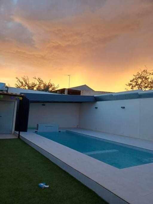 Alojamiento El Pez Casa Con Piscina Climatizada Villafranca de los Caballeros Екстериор снимка