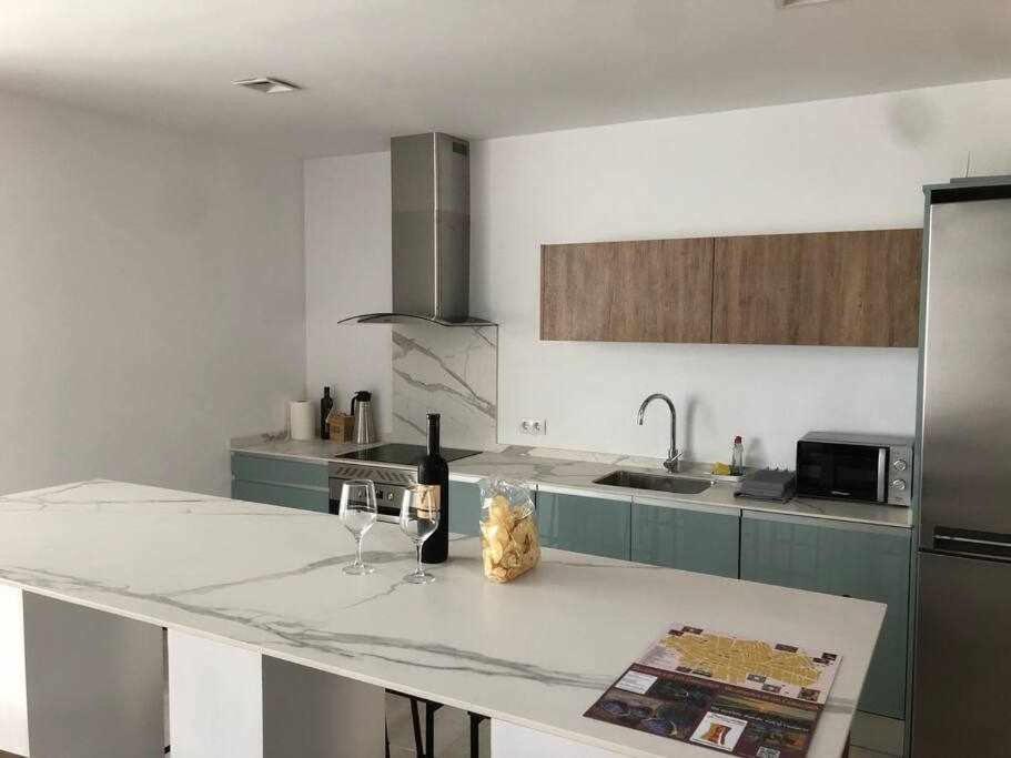 Alojamiento El Pez Casa Con Piscina Climatizada Villafranca de los Caballeros Екстериор снимка